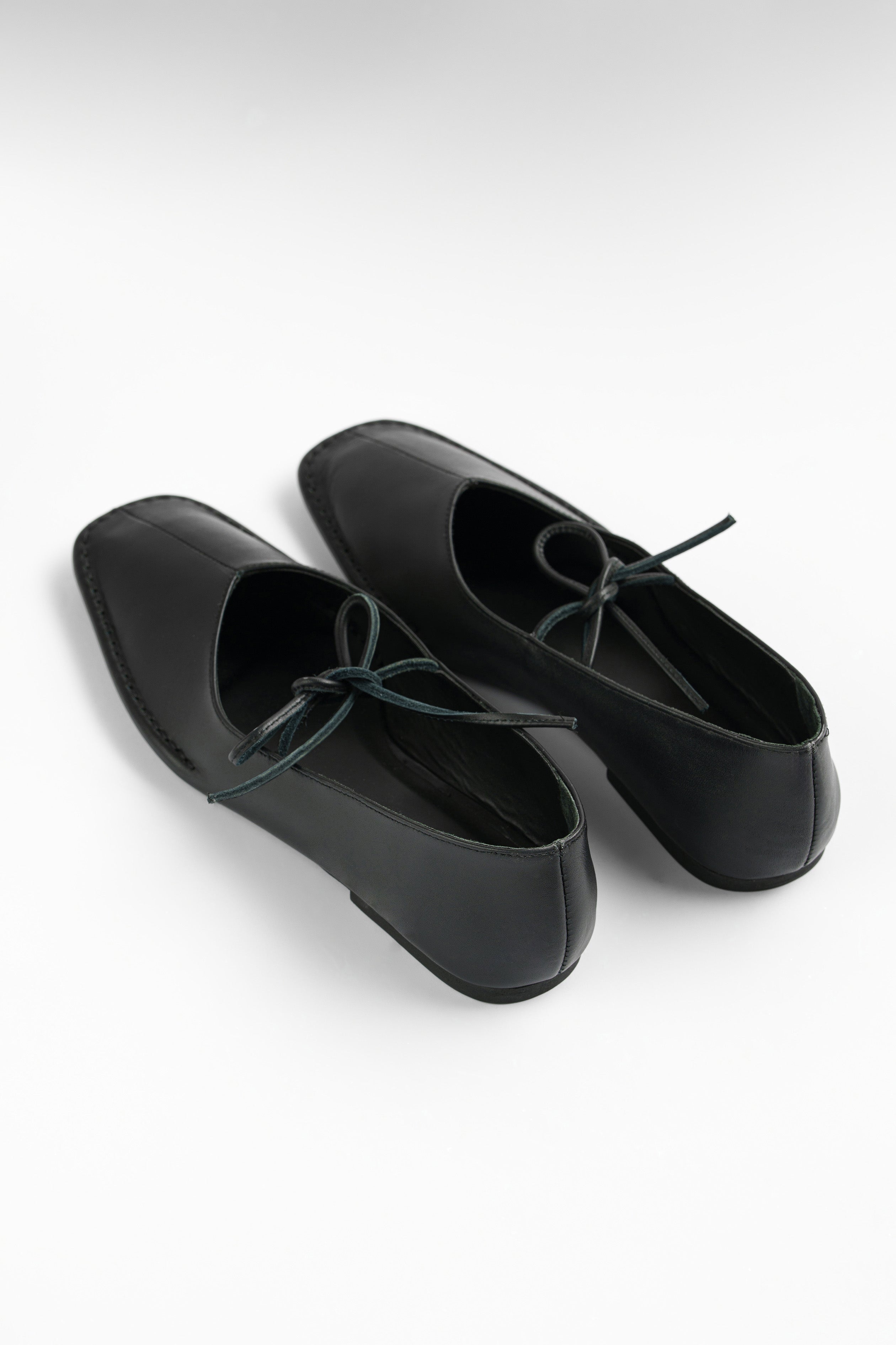 Quadra Black Leather Ballet Flats